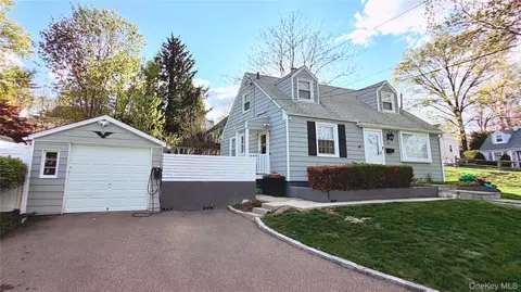 21 Keystone Rd, Yonkers, NY 10710