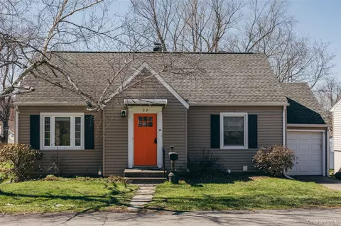 32 Ten Broeck Ave, Hudson, NY 12534