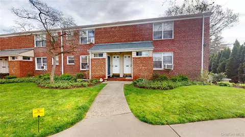 33 Edwards #1 B, North Hempstead, NY 11577