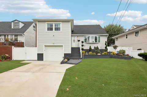 374 Miller Ave, Freeport, NY 11520