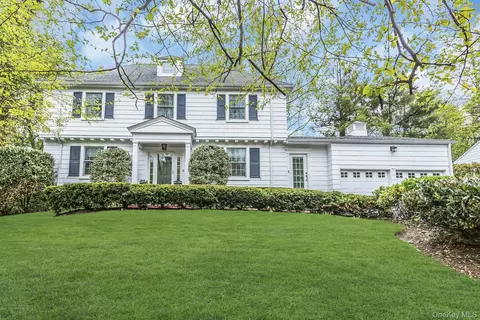 21 The Birches, North Hempstead, NY 11576