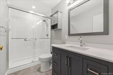 Bath - 51 Audrey Ave, Plainview, NY 11803 photo 1 of 2