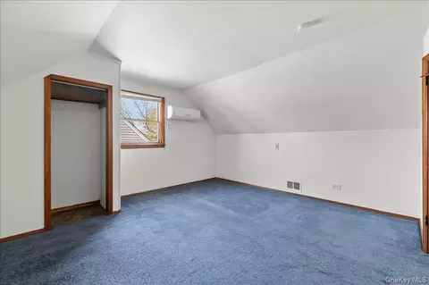 Bedroom - 51 Audrey Ave, Plainview, NY 11803 photo 3 of 6
