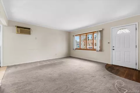 Living - 51 Audrey Ave, Plainview, NY 11803 photo 2 of 4