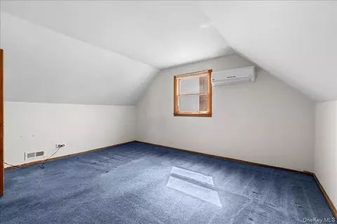 Bedroom - 51 Audrey Ave, Plainview, NY 11803 photo 5 of 6