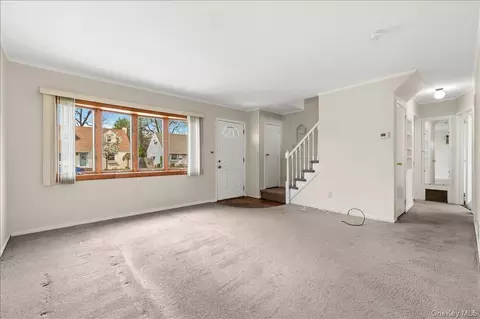 Living - 51 Audrey Ave, Plainview, NY 11803 photo 3 of 4
