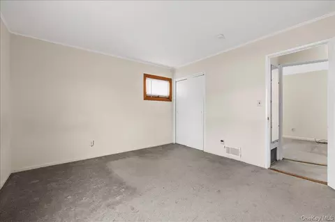 Bedroom - 51 Audrey Ave, Plainview, NY 11803 photo 2 of 6