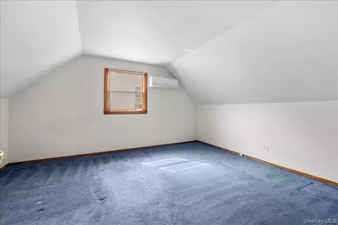 Bedroom - 51 Audrey Ave, Plainview, NY 11803 photo 4 of 6