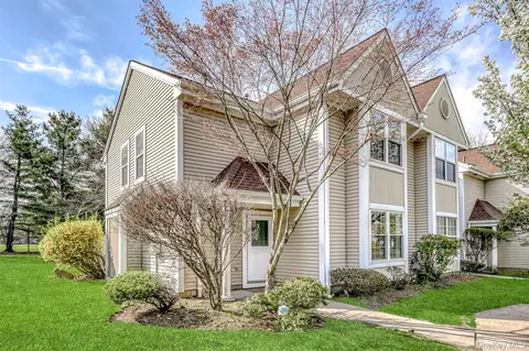 110 Creekside Cir, Ramapo, NY 10977