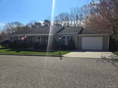 1407 Middle Rd #265, Calverton, NY 11933