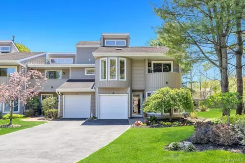 12 Kristin Ln, Hauppauge, NY 11788