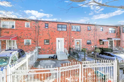 559 Cleveland St, Brooklyn, NY 11208