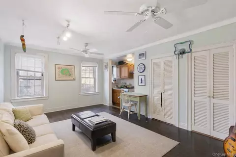 150 Burns St #1D, Forest Hills, NY 11375