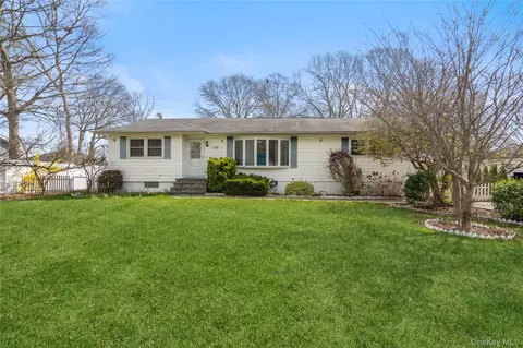 199 Concord Rd, Shirley, NY 11967