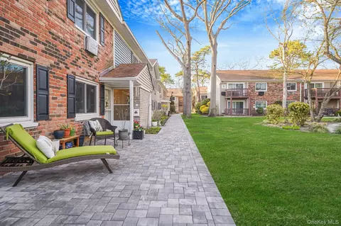 Exterior - 40 W 4th St #103, Patchogue, NY 11772 photo 2 of 2