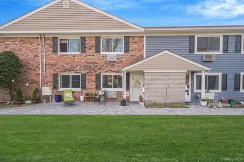 40 W 4th St #103, Patchogue, NY 11772