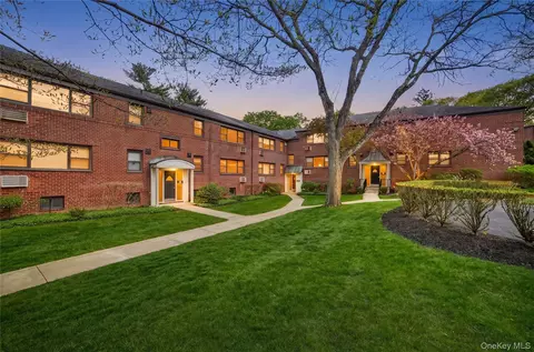 103 Beacon Hill Dr #D15, Greenburgh, NY 10522