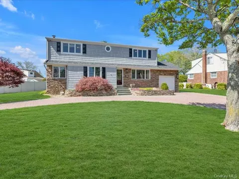 92 Elberta Dr, East Northport, NY 11731
