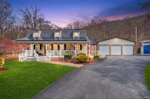 2 Greenwood Dr, Beacon, NY 12508