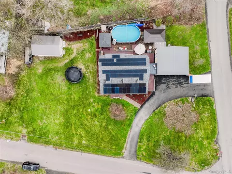 2 Greenwood Dr, Beacon, NY 12508