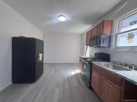 486 3rd St #2, Albany, NY 12206