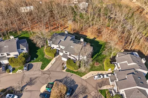 9 Vista Dr N, Manorville, NY 11949