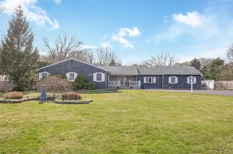 590 Lincoln Ave, Sayville, NY 11782