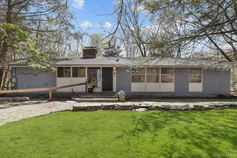 9 E Cradle Rock Rd, Pound Ridge, NY 10576