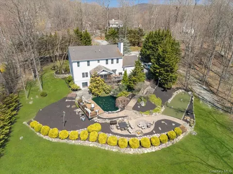 27 Kramers Pond Rd, Putnam Valley, NY 10579