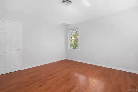 Bedroom - 21 W Division St, Greenwich, CT 06830 photo 3 of 4