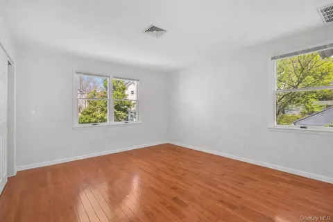 Bedroom - 21 W Division St, Greenwich, CT 06830 photo 1 of 4