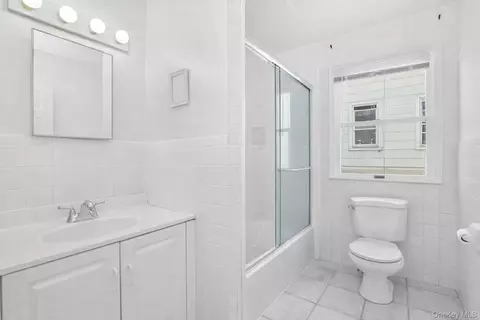 Bath - 21 W Division St, Greenwich, CT 06830 photo 1 of 1