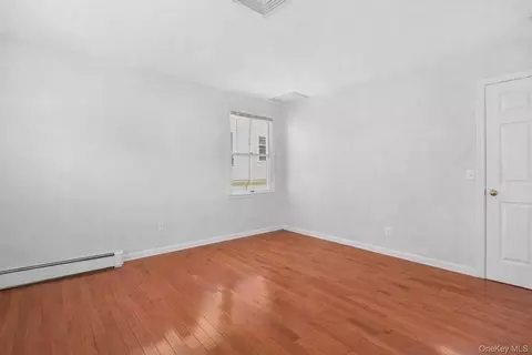 Bedroom - 21 W Division St, Greenwich, CT 06830 photo 2 of 4