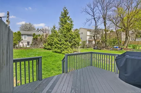 Exterior - 21 W Division St, Greenwich, CT 06830 photo 2 of 4