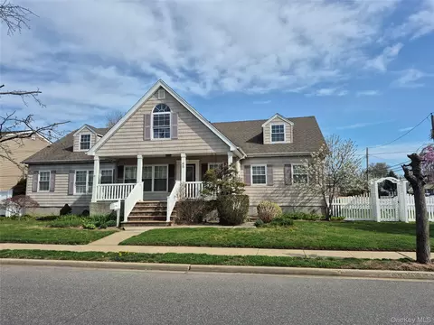 9 E Henrietta Ave, Oceanside, NY 11572