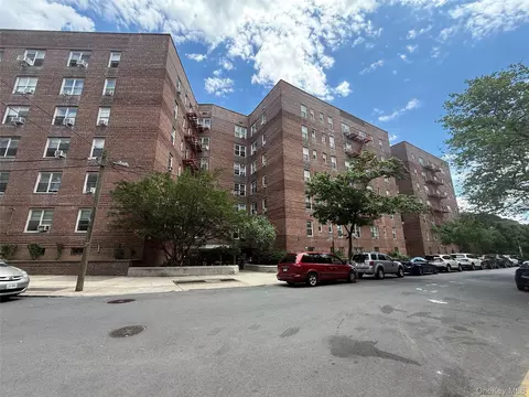 4225 80th St #6F, New York, NY 11373