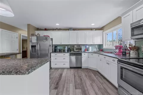 112 Rosemont Ave, Farmingville, NY 11738