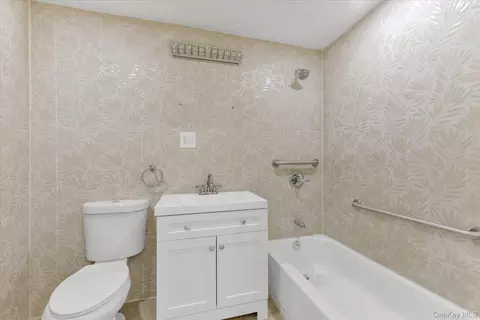 Bath - 147-12 70 Rd, Flushing, NY 11367 photo 5 of 5