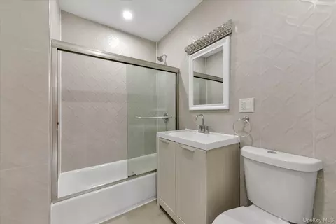 Bath - 147-12 70 Rd, Flushing, NY 11367 photo 2 of 5