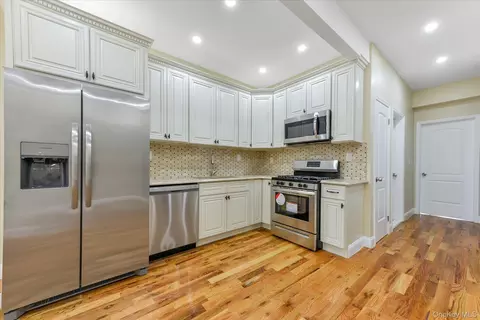 Entry Way - 147-12 70 Rd, Flushing, NY 11367 photo 1 of 1