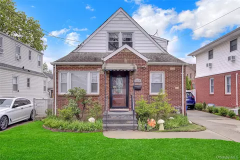 1312 Park Ave, North Hempstead, NY 11040