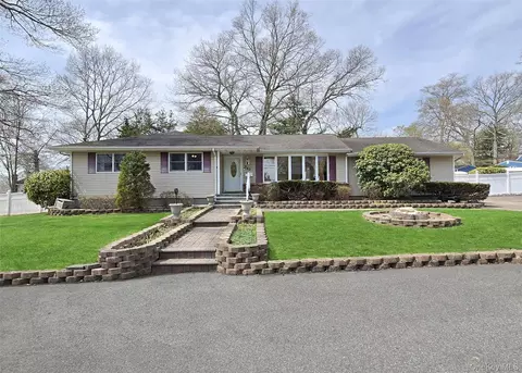 240 N 3rd St, Ronkonkoma, NY 11779