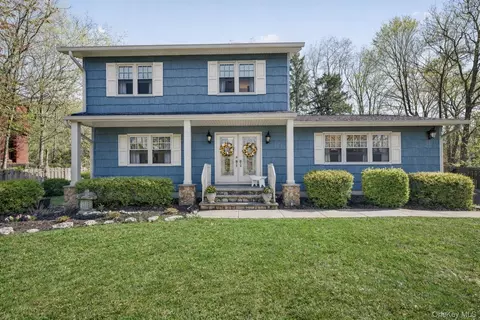 22 Thompson Dr, Washingtonville, NY 10992