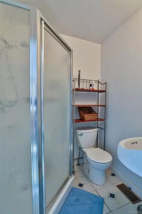 Bath - 176 Williams Rd, Red Hook, NY 12571 photo 2 of 4