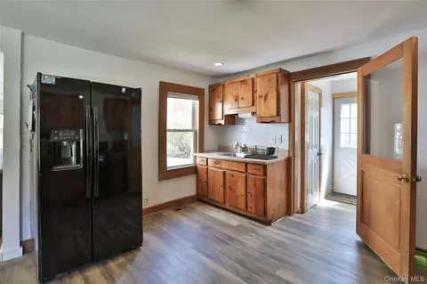 Entry Way - 176 Williams Rd, Red Hook, NY 12571 photo 2 of 3