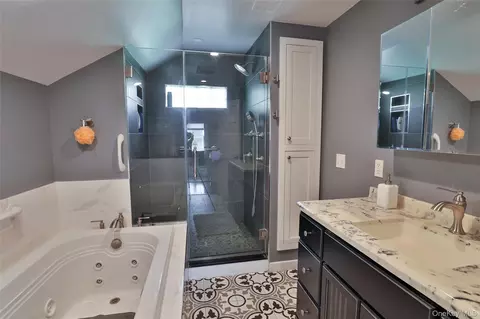 Bath - 176 Williams Rd, Red Hook, NY 12571 photo 4 of 4