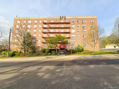 47-27 Little Neck Pkwy #L-2, New York, NY 11362