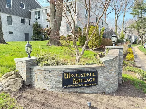 77 Glen Keith Rd #77L, Glen Cove, NY 11542