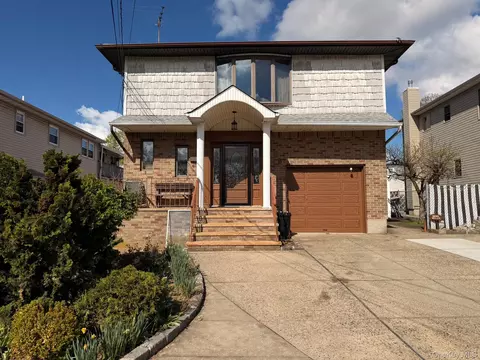 208 Doris Ave, Franklin Square, NY 11010