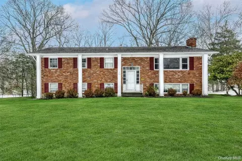 23 Scenic Dr, Ramapo, NY 10901
